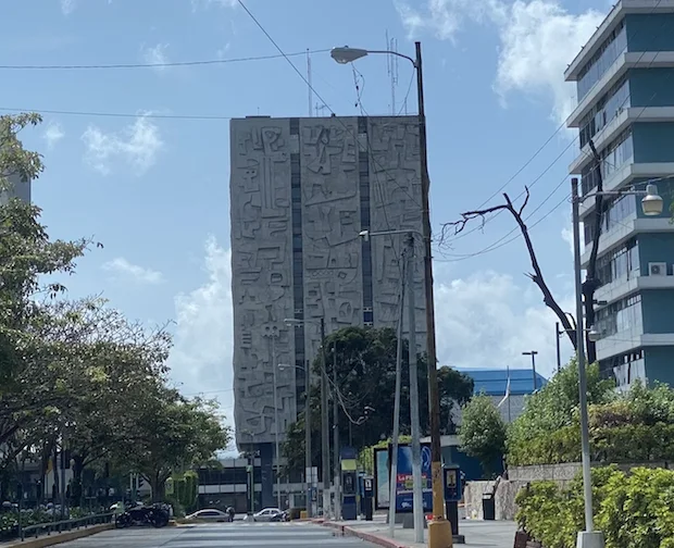 Fachada del Banco de Guatemala en la capital guatemalteca.