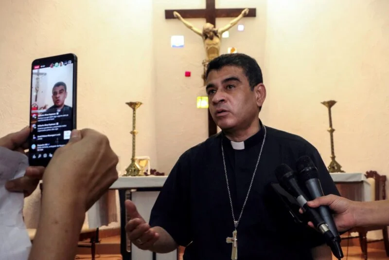 Monseñor Rolando Álvarez, obispo nicaragüense quien fue preso político de la dictadura Ortega-Murillo y luego desterrado.