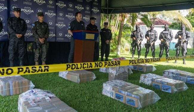 Policía salvadoreña incauta 429 kilos de cocaína a red regional