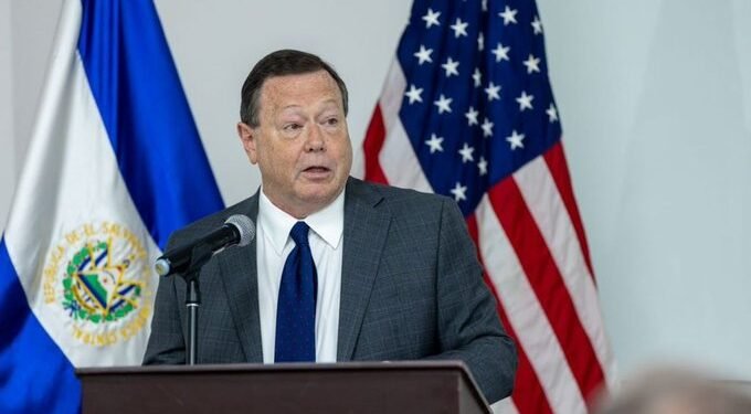 Embajador EEUU reconoce buenos resultados de plan de seguridad en El Salvador