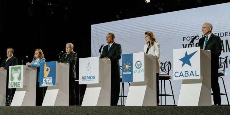Seis candidatos presidenciales guatemaltecos prometen “el renacer” del país durante un foro