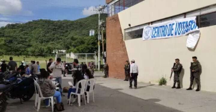 Presidente guatemalteco anuncia reanudación de elecciones en San José del Golfo