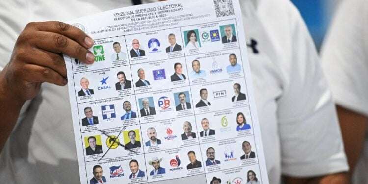 EEUU dice que seguirá de cerca segunda vuelta electoral en Guatemala