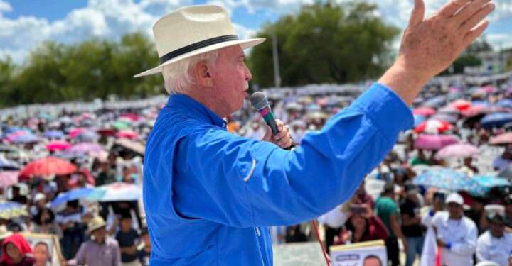 Candidato guatemalteco Mulet al ritmo de cumbias mexicanas
