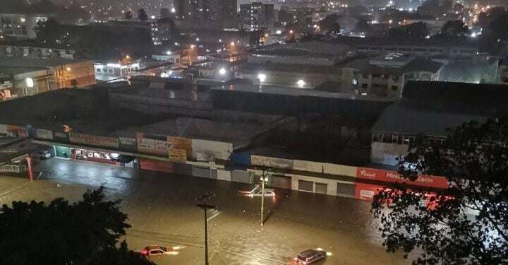 Lluvias en Panamá dejan casas colapsadas y calles inundadas