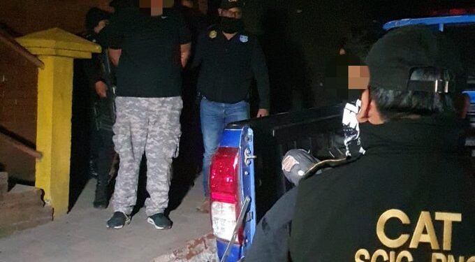Policía guatemalteca detiene a otros dos pandilleros salvadoreños y los expulsa
