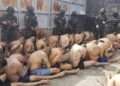 Militares someten a prisioneros hondureños al “estilo Bukele”