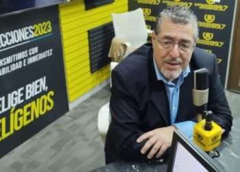 Arévalo entregó a su hija en el altar en boda gay, pero dice no promoverá “matrimonio homosexual” en Guatemala