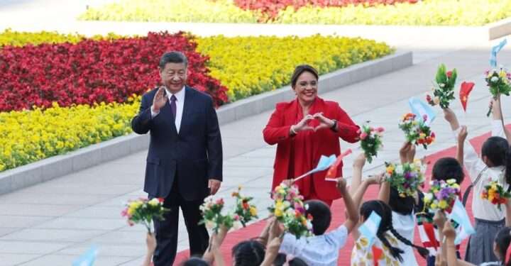 Nasralla denuncia que presidenta de Honduras le dará Isla del Cisne a China