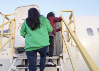 EEUU inicia deportación de familias centroamericanas enteras