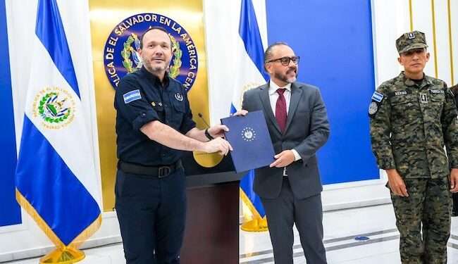 Gobierno salvadoreño pide prorrogar régimen de excepción que lleva ya más de 71 mil capturados