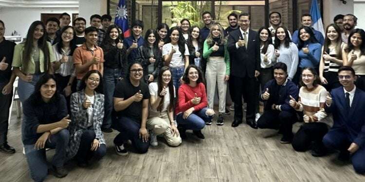 Decenas de chapines están por comenzar su aventura universitaria en Taiwán gracias a becas