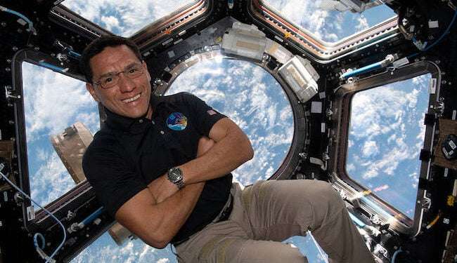 Astronauta de origen salvadoreño romperá récord de misión más larga en el espacio