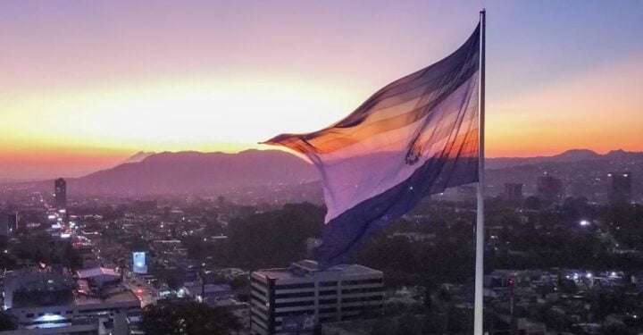 El 50% de salvadoreños son “fans de Bukele” y 23% se definen liberales, según encuesta