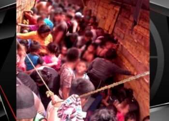 Encuentran a decenas de migrantes irregulares centroamericanos viajando en camiones en México