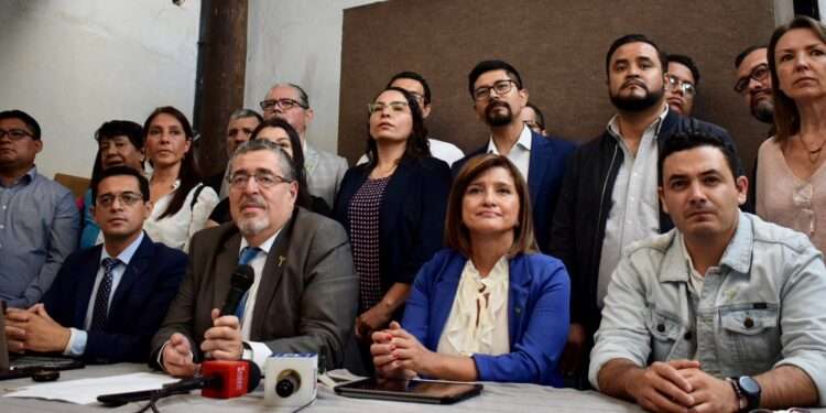 Semilla emprende en Guatemala batalla legal contra juez y contra fiscal Curruchiche