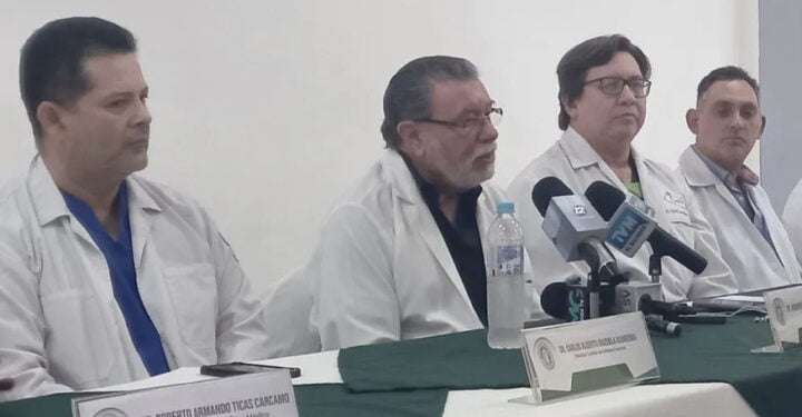 Gobierno salvadoreño anuncia diálogo con médicos ante un conflicto que sube de tono