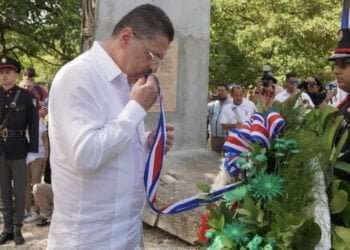 Presidente de Costa Rica insulta a rectores y minimiza denuncia de exfuncionaria