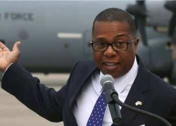 Subsecretario de Estado de EEUU conversa con candidatos presidenciales guatemaltecos