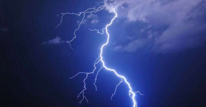 Hombre muere fulminado por rayo en laguna hondureña