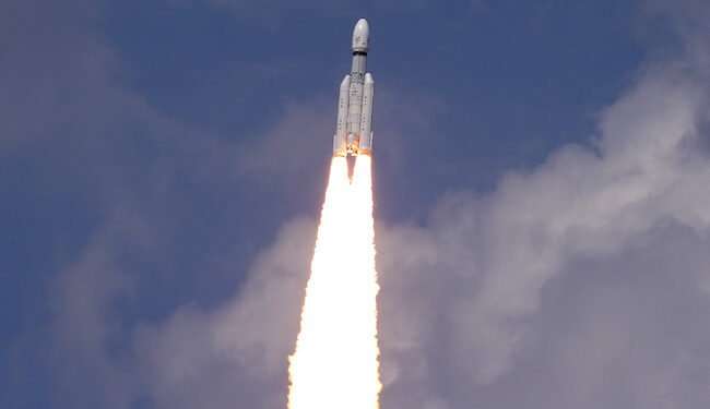 India lanza misión de exploración espacial a la Luna