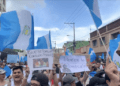 Manifestantes protestan ante Fiscalía guatemalteca y llaman “basura” a su titular