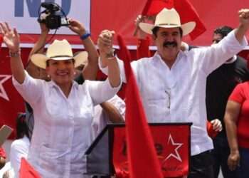 “Mel” Zelaya llama a movilizaciones en apoyo al paquetazo en Honduras