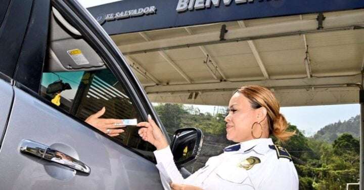 El Salvador proyecta recibir $70 millones durante sus vacaciones agostinas