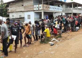 Más de 200,000 migrantes irregulares cruzaron Panamá este año y esperan siga la oleada