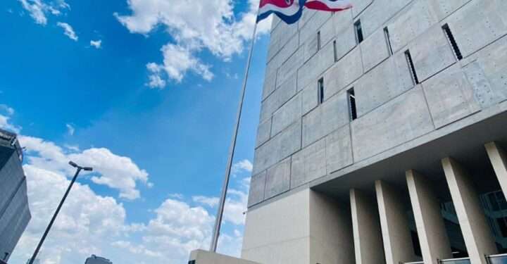 Asamblea Legislativa de Costa Rica debate extradición de 32 nacionales