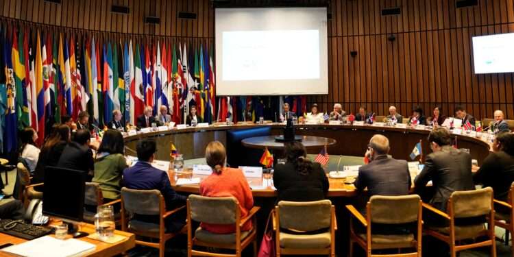 Costa Rica lidera inversiones extranjeras y El Salvador se desploma