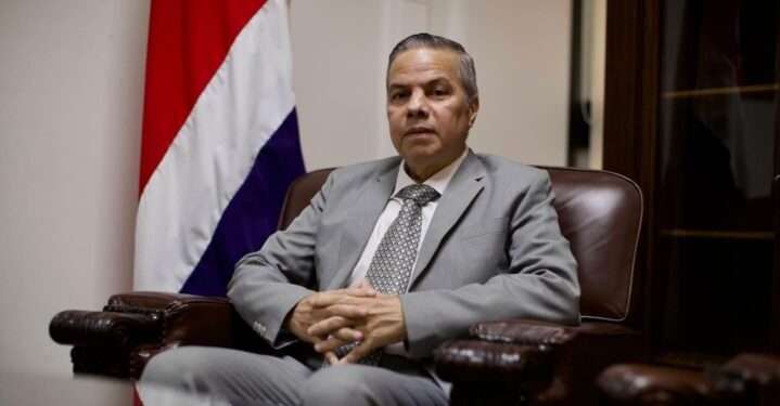 Presidente Banco Central de Costa Rica pide prudencia con iniciativa del pago electrónico en el país