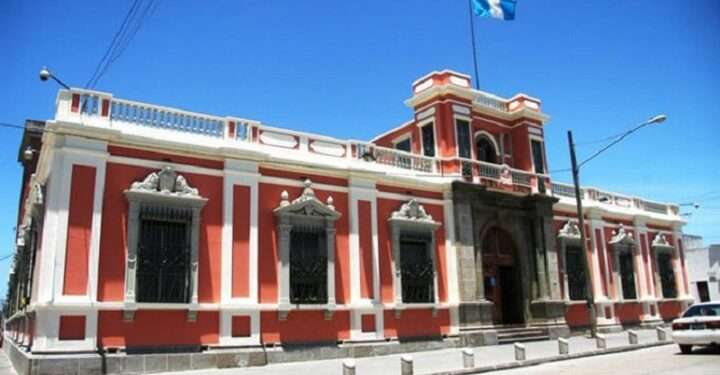 Tres magistrados electorales guatemaltecos que perdieron su inmunidad salieron del país