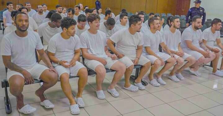 A la cárcel 40 “prestamistas-estafadores” que trabajaban en financiera colombiana ilegal en El Salvador