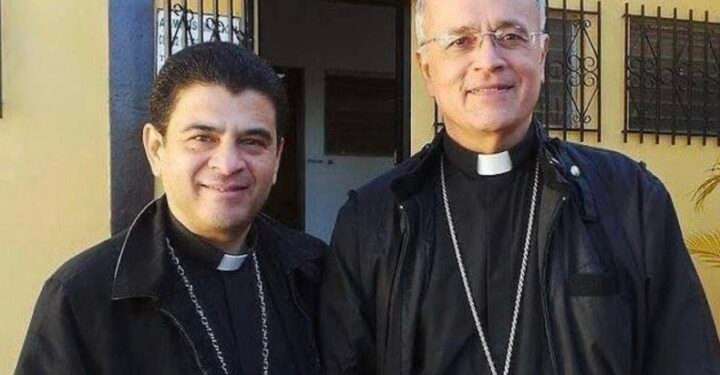 Obispo exiliado Báez envía emotivo mensaje a monseñor Álvarez, preso político en Nicaragua