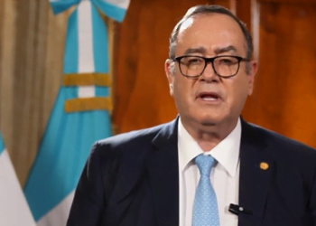 Giammattei llama a guatemaltecos a votar y promete entregar poder el 14 de enero