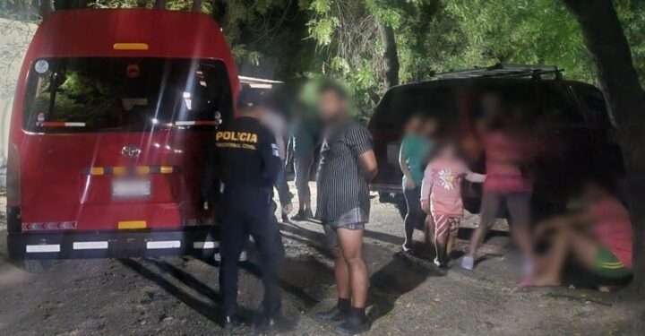 Arrestan en Guatemala a 2 traficantes de personas y detienen 18 migrantes venezolanos