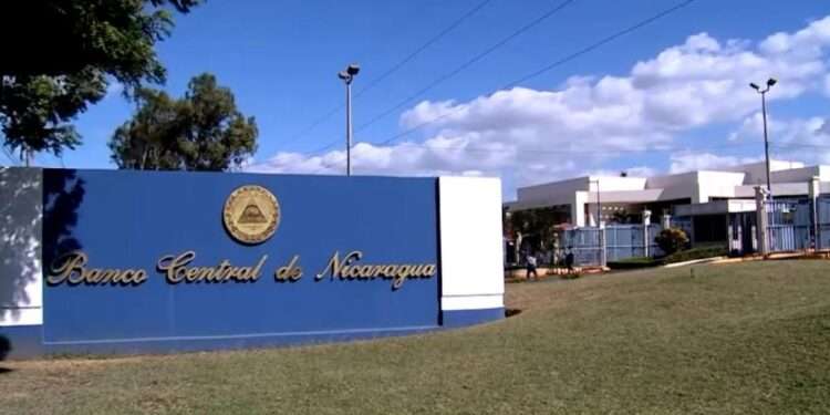 Nicaragua congela tasa de deslizamiento de su moneda frente al dólar