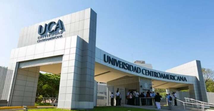 Dictadura de Nicaragua congela cuentas a la principal universidad jesuita