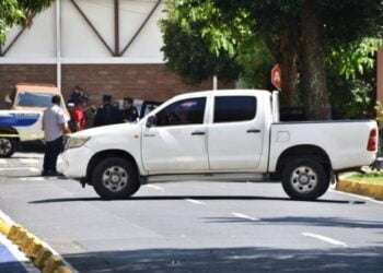 Oficial de la policía de El Salvador se suicida tras matar a su esposa
