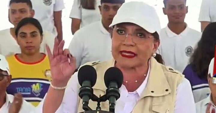 Critican a presidenta hondureña por convocar a marchas en lugar de resolver problemas