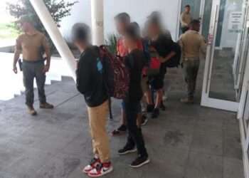 Detienen en a 79 migrantes hondureños y salvadoreños