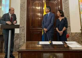 Colombia otorga nacionalidad a escritor nicaragüense Sergio Ramírez y familia