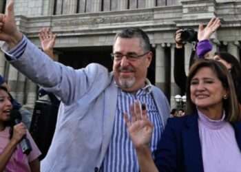 Arévalo casi duplica Torres en intención de voto, dice nueva encuesta en Guatemala