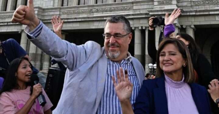Arévalo casi duplica Torres en intención de voto, dice nueva encuesta en Guatemala