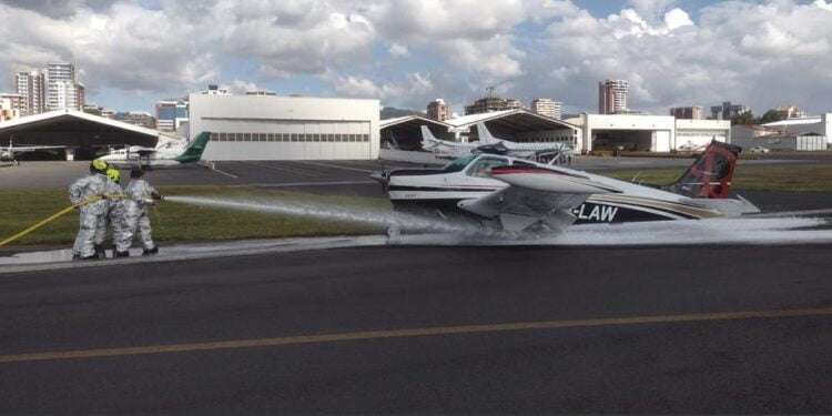 Aeropuerto La Aurora de Guatemala cierra pistas por emergencia con una avioneta