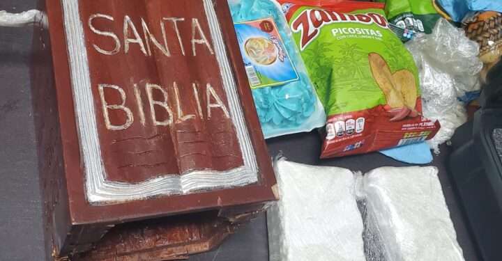 Encuentran cocaína dentro de una Biblia en aeropuerto hondureño