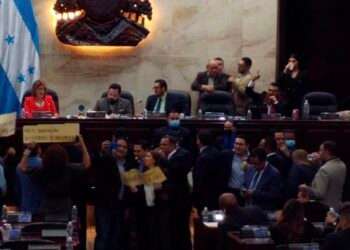 Otra bronca en Congreso de Honduras ahora por moción para derogar el “pacto de impunidad”