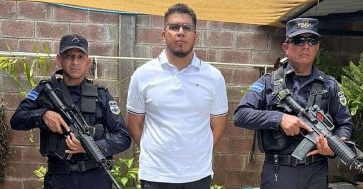 Diputado oficialista salvadoreño arrestado horas después de perder su fuero