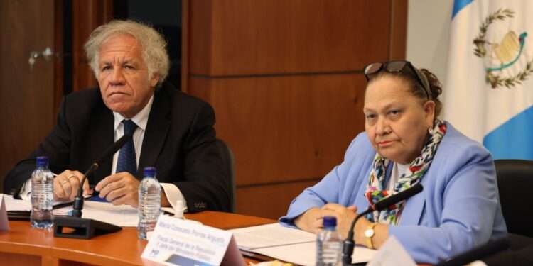 Fiscal general guatemalteca trata de justificar a secretario de OEA su intervencionismo en elecciones